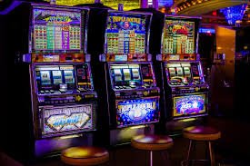 Pretty Gaming live blackjack table interface with dealer and multiple camera angles on login luxury138